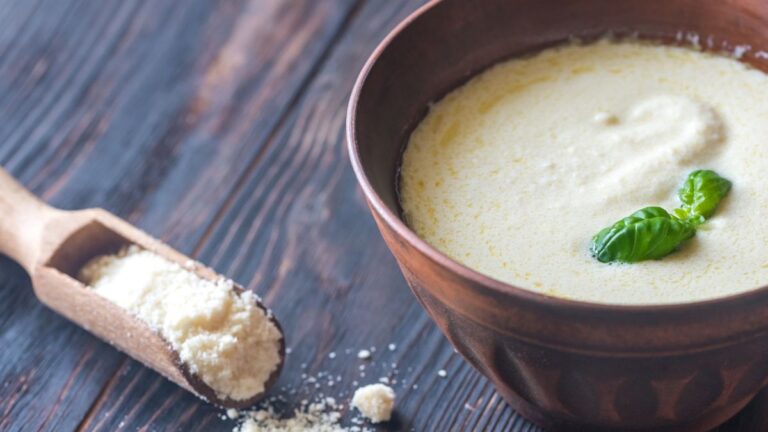 6 Amazing Sour Cream Substitutes in Alfredo Sauce