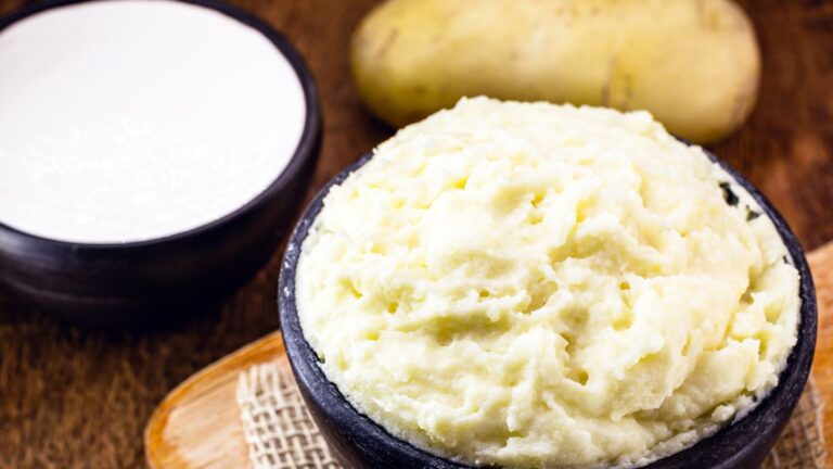9 Perfect Substitutes for Sour Cream in Mashed Potatoes