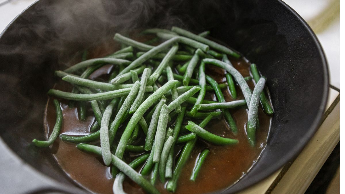 Adding frozen green beans to a homemade sauce
