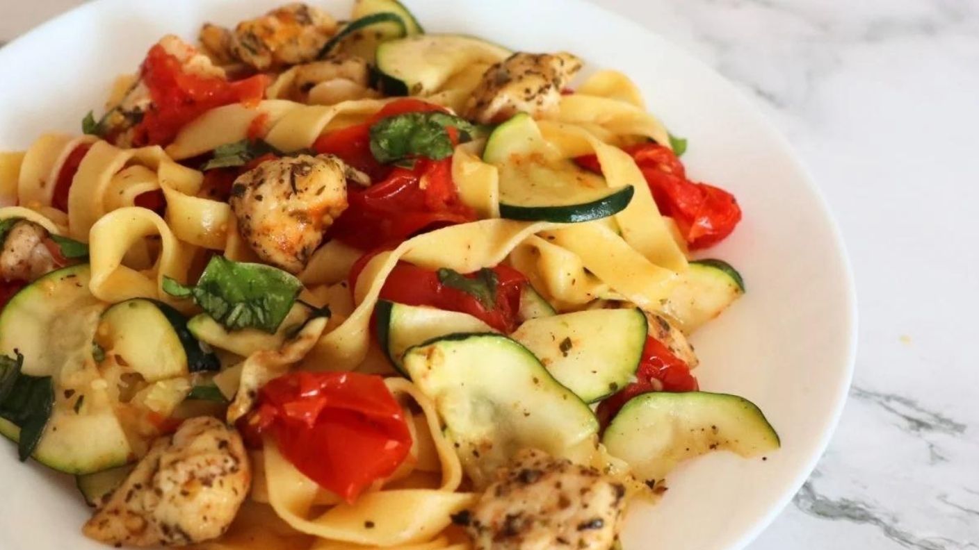 Air Fryer Chicken and Cherry Tomato Pasta