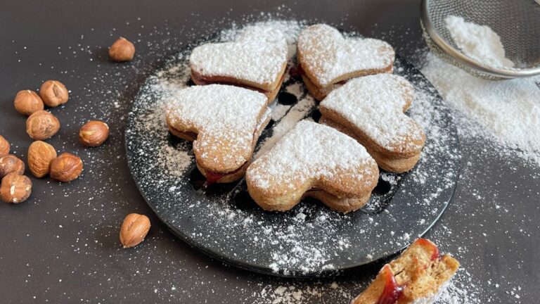 Almond Raspberry Sandwich Cookies [Recipe]