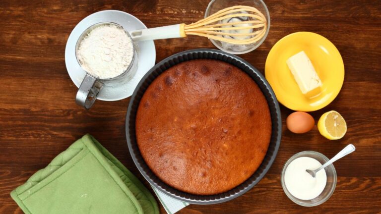 7 Best Sour Cream Substitutes in Cakes & Cake Mixes