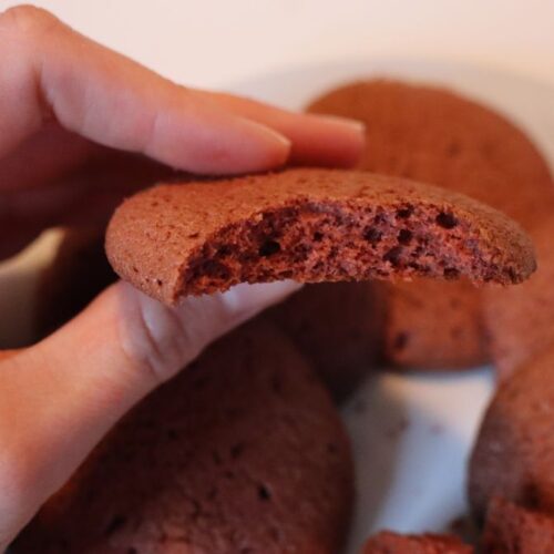 if you are planning on keeping them at room temperature, you should be aware that they can only last for two days because, after that, they become too hard. Betty Crocker Red Velvet Cake Mix Cookies