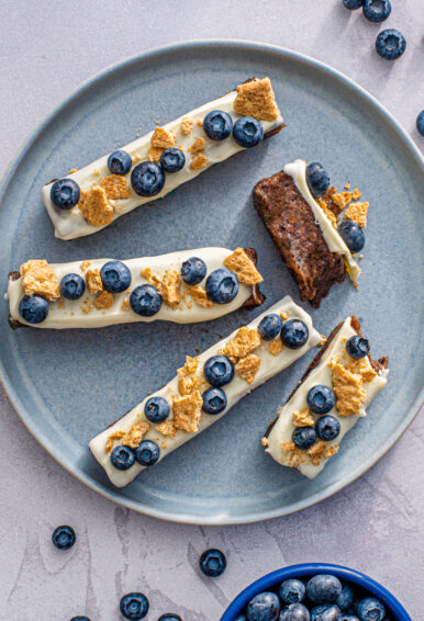 Blueberry Pie Protein Bars 033 940x1409 386x566 1