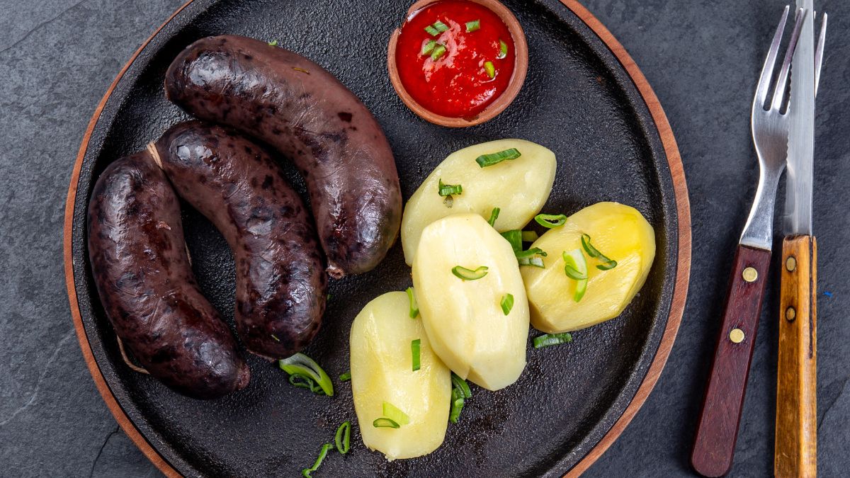 Boudin Noir With Marinara Sauce and Boiled Potatoes