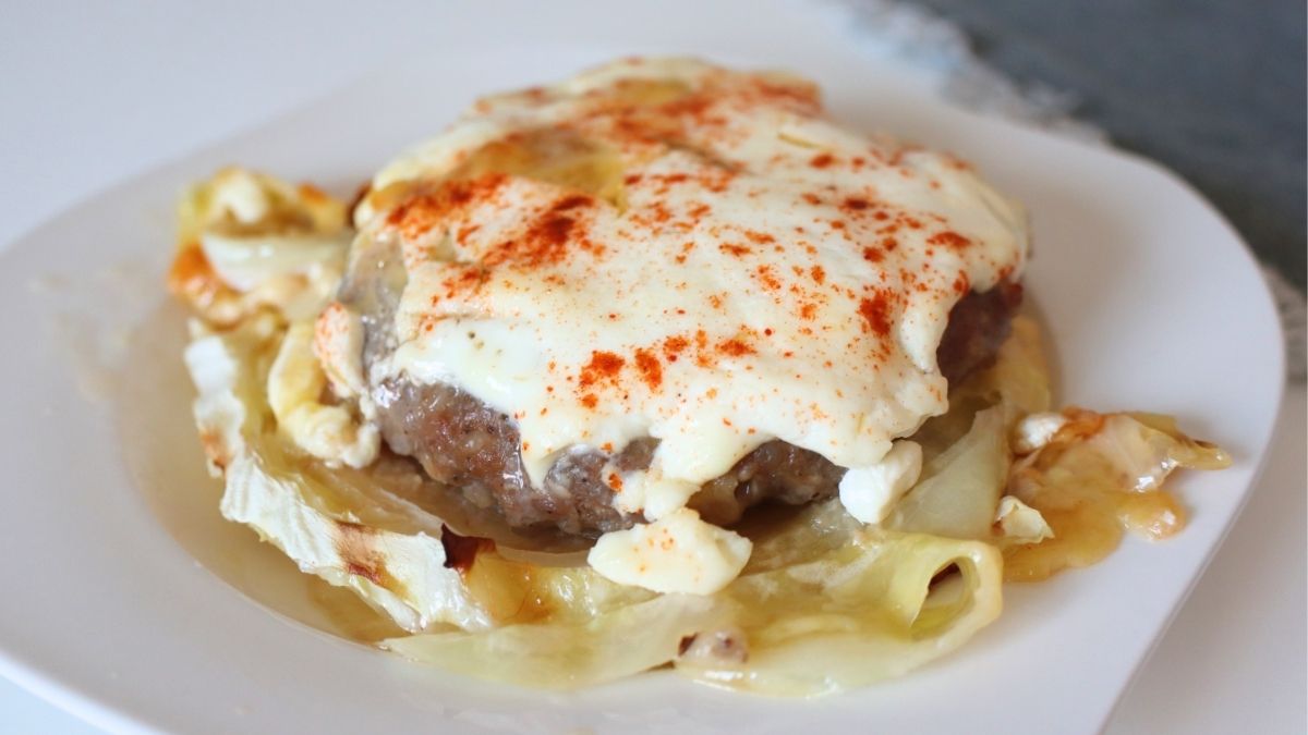 Cabbage and Ground Beef Patties [Oven-Baked Cabbage Burgers]