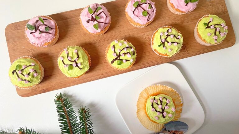 Beautiful Cherry Blossom Cupcakes [Recipe]
