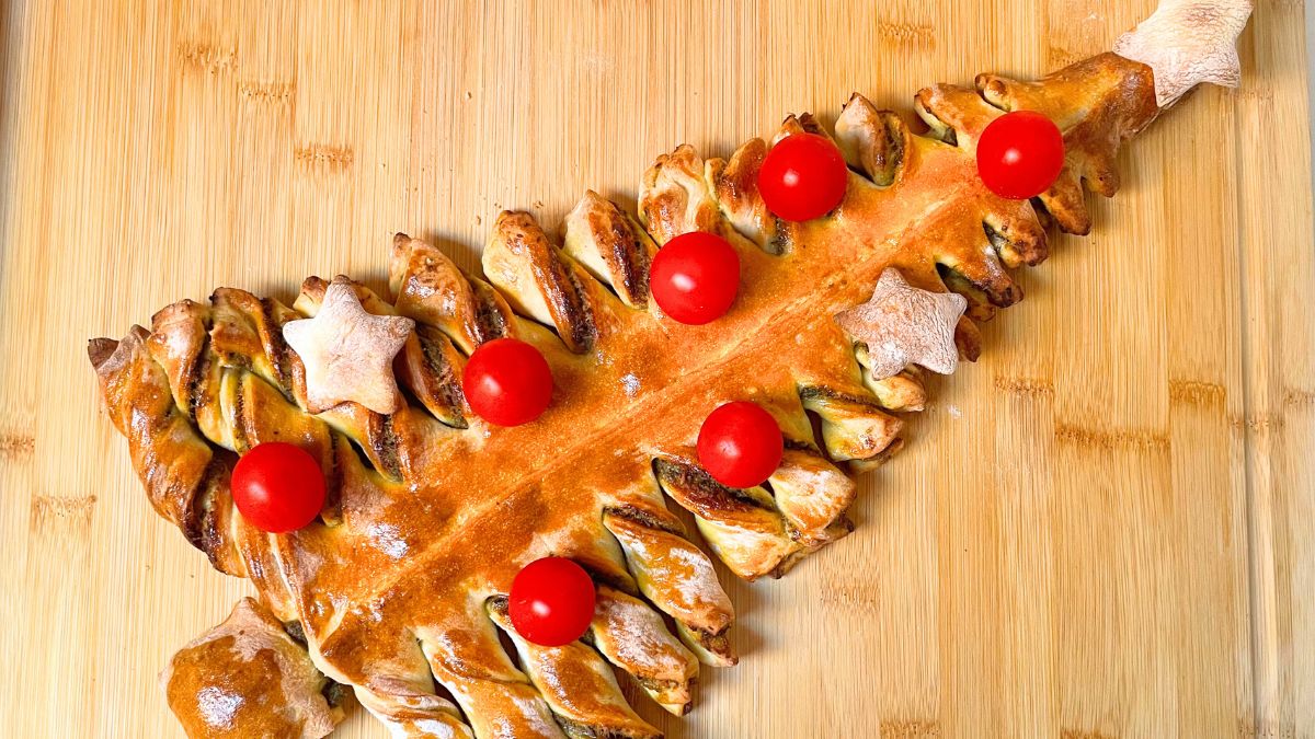 Christmas Tree Pesto Breadsticks Recipe