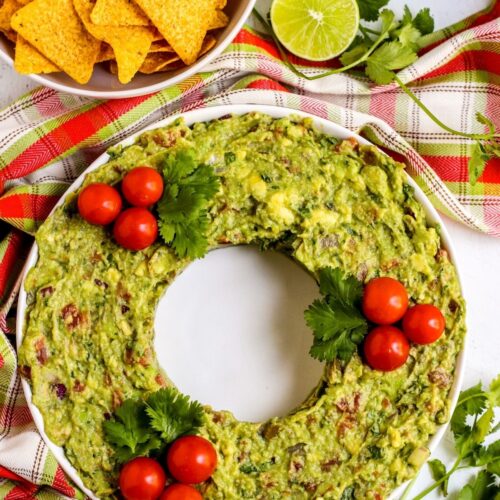 Christmas Wreath Guacamole Appetizer dip 1200x1600 1