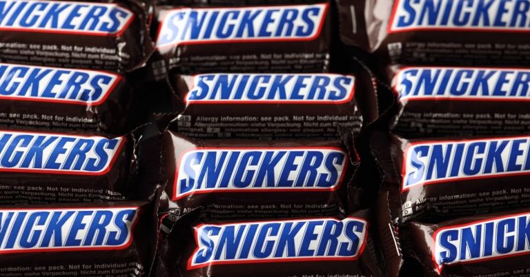 Does Snickers Have Gelatin? Is It Vegan?