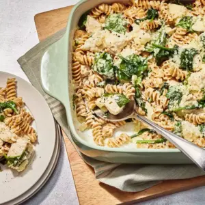 EWL creamy garlic parmesan chicken and spinach pasta bake beauty 551 preview maxWidth 4000 maxHeight 4000 ppi 300 quality 100 b697a9cc28ad4c34a286ceea9c37f858