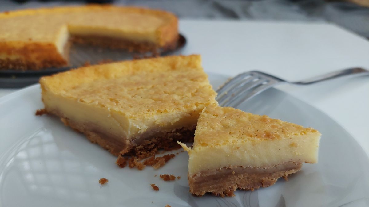 Eggnog Pie with Gingerbread Crust