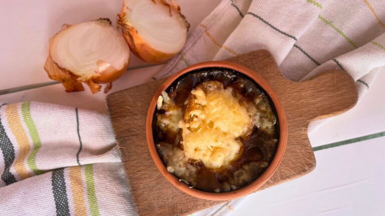 French Onion Soup with Worcestershire Sauce [Recipe]