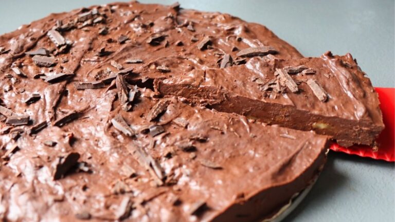 Healthy No-Bake 2 -Ingredient Chocolate Cake Recipe