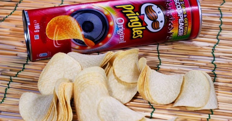 How Many Crisps Are in Pringles Tube? How Many Can You Eat?