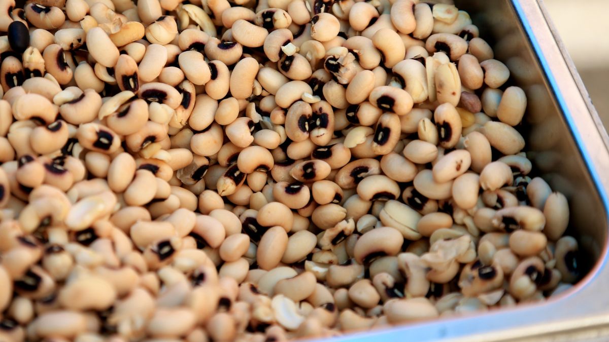 How to Cook Frozen Black-Eyed Peas & Make Them Taste Better