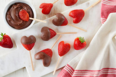 How to Make Chocolate Dipped Strawberry Hearts 2 1024 Horizontal 400x267 1