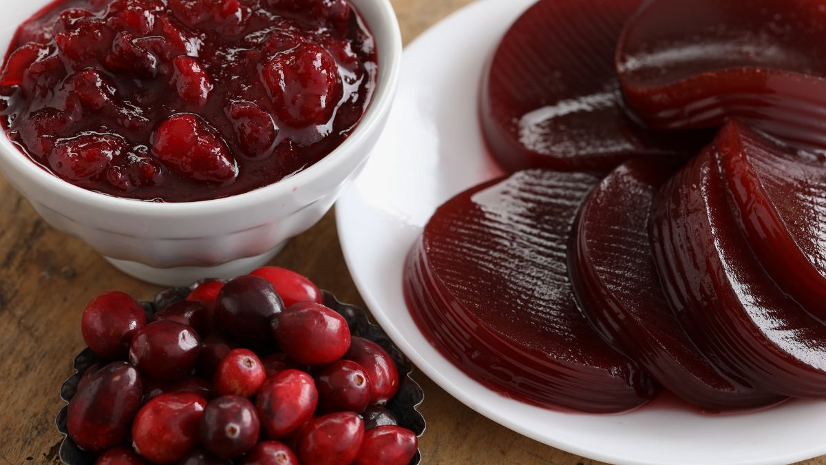 How to Reheat Canned Cranberry Sauce