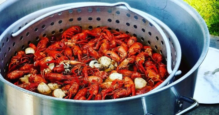 How To Reheat Frozen Crawfish? 4 Methods Explained