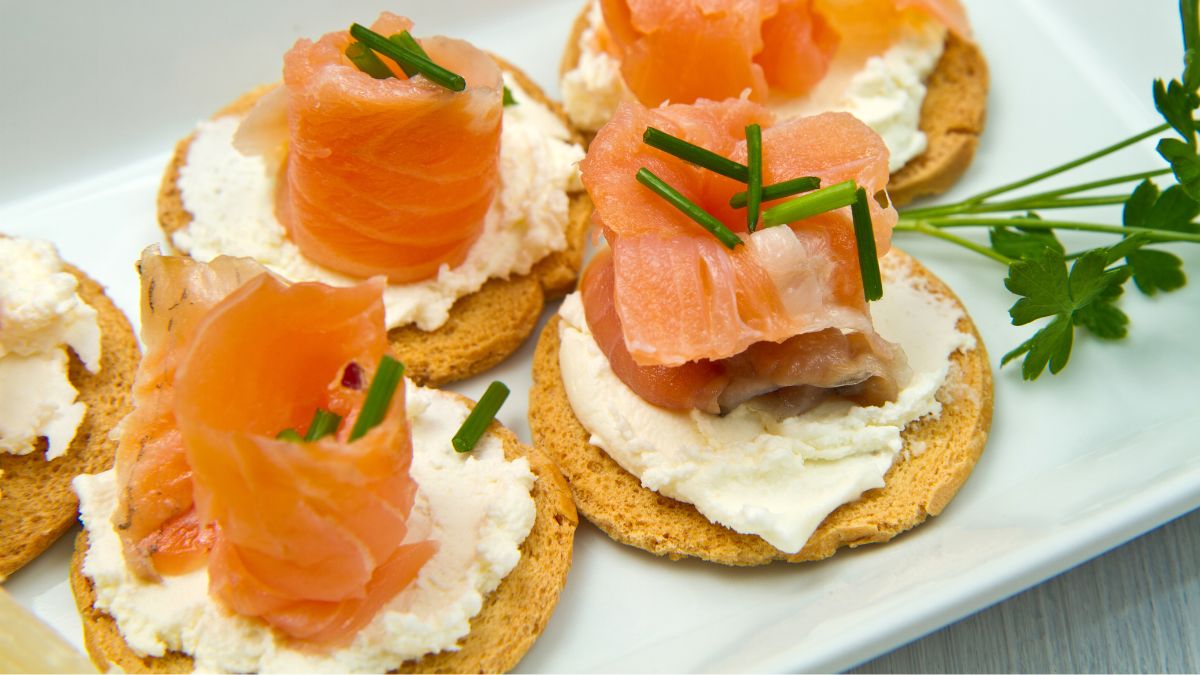 How to Serve Smoked Salmon? Ideas for All Courses