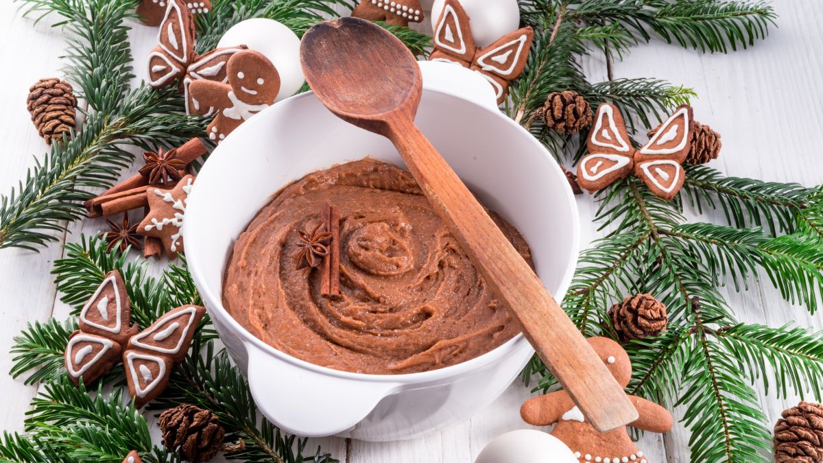 How to Soften Gingerbread Dough