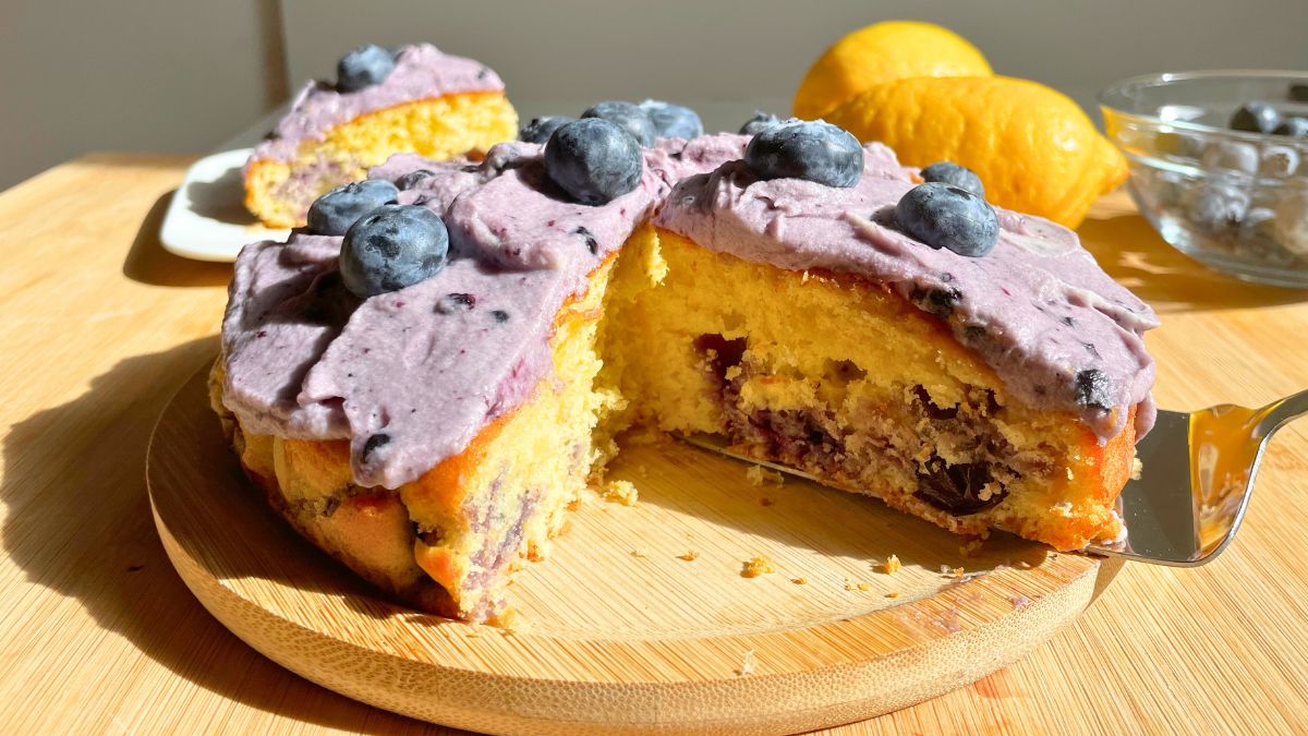 Lemon Baking the Blueberry Cake with Cream Cheese Frosting Recipe
