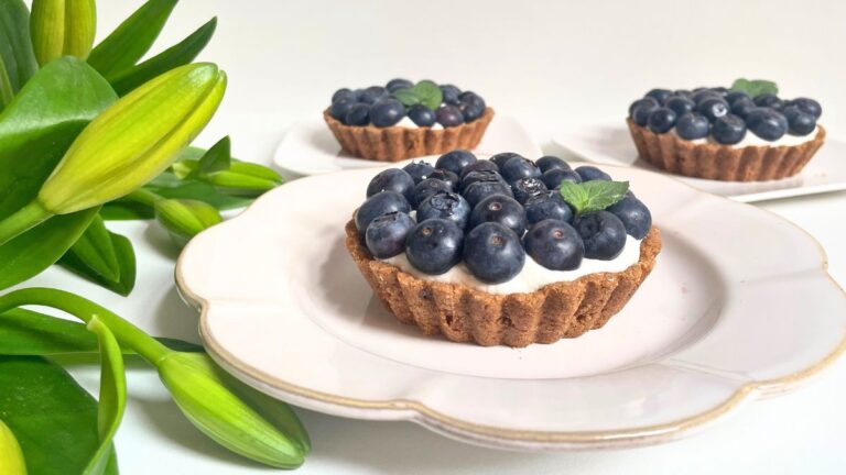 Mini Blueberry Cheesecake Tarts [Recipe]