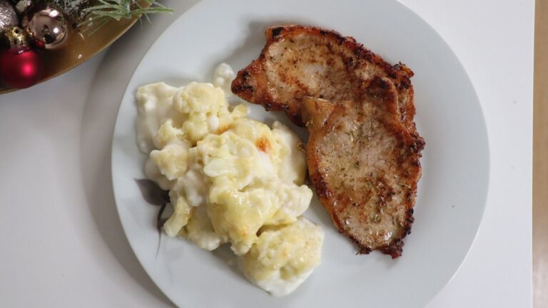 Pork Chops in Rosemary and Thyme [Recipe]