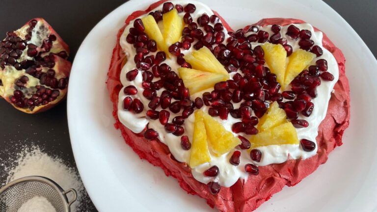 Red Velvet Pavlova Cake [Recipe]