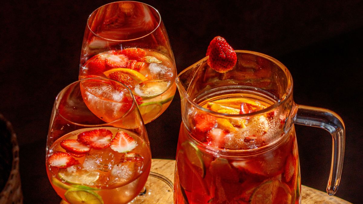 Sangria with Peach Schnapps and Fruit
