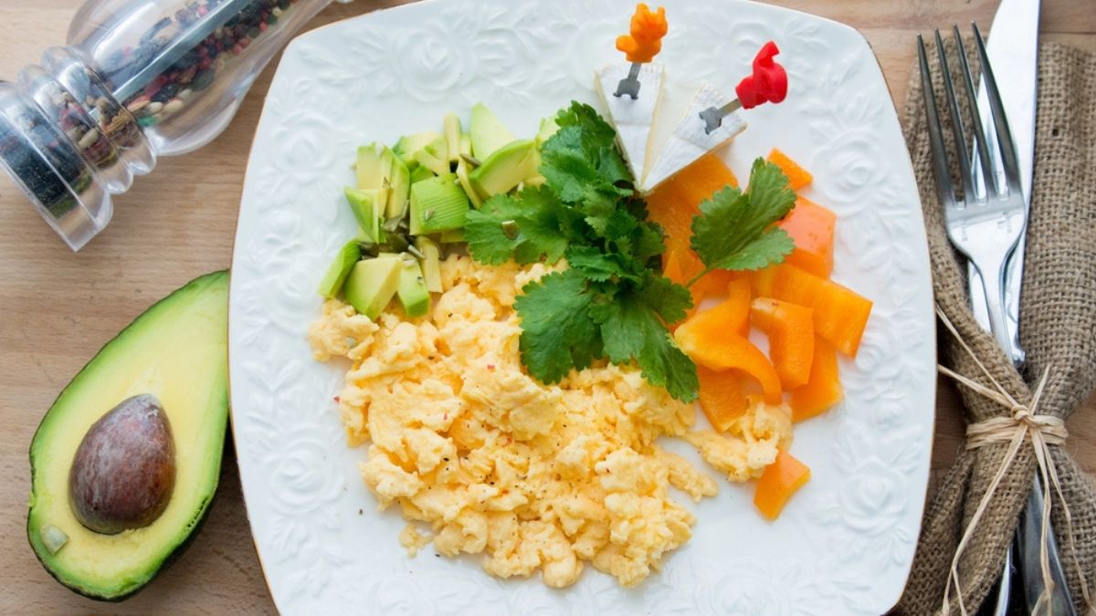 Scrambled Eggs with Avocado