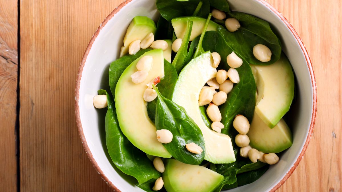 Spinach Avocado Peanuts Salad