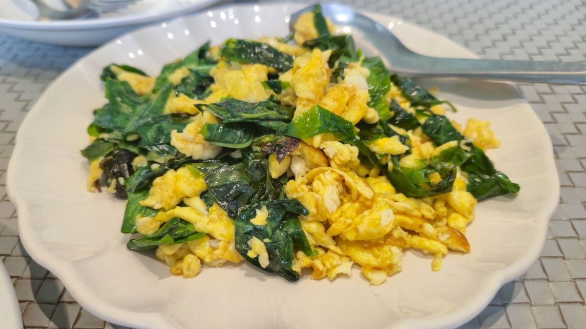 Spinach and Feta Egg Scramble