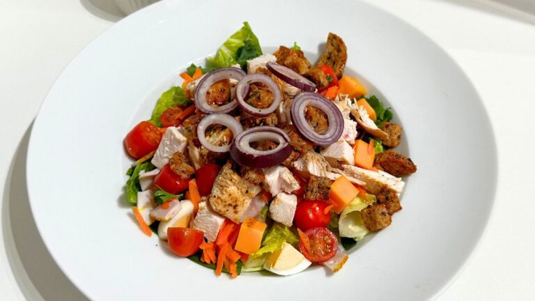 Texas Roadhouse Grilled Chicken Salad [Copycat Recipe]