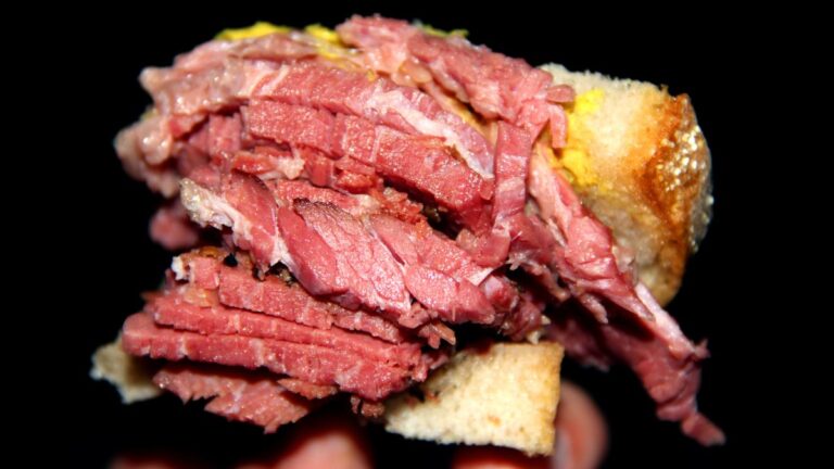 What Goes Well with Corned Beef Sandwich? 6 Ideas