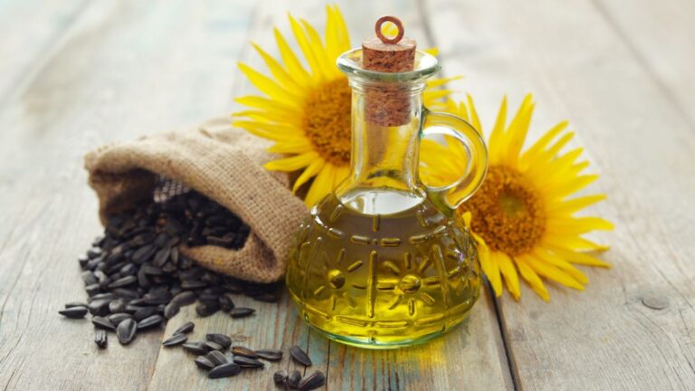 What Is High Oleic Sunflower Oil? (Benefits & Uses)