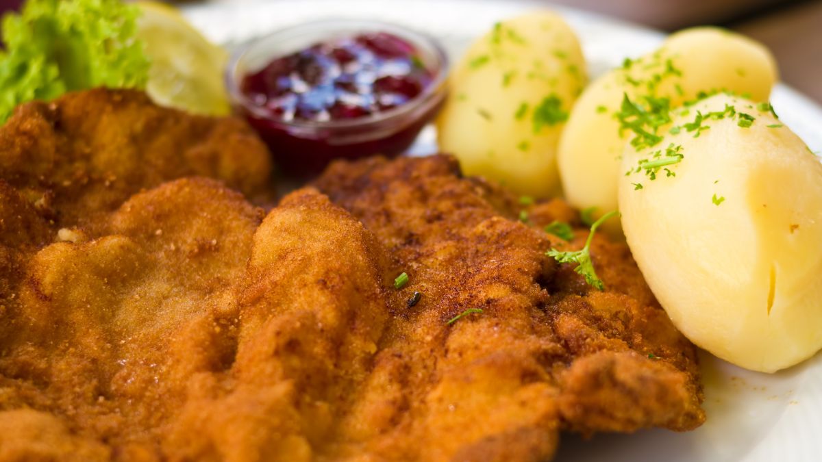 What Sauce To Serve with Pork Schnitzel