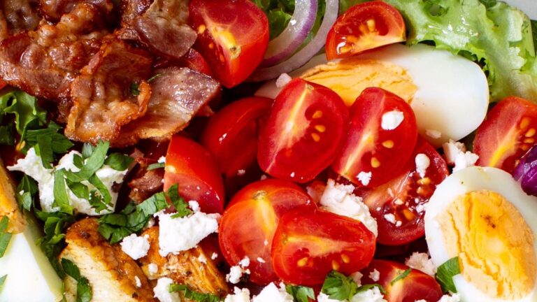 What to Serve with BLT Salad? [7 Tasty Ideas]