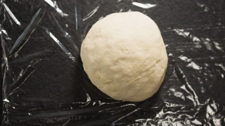 What to Use Instead of Plastic Wrap for Dough?