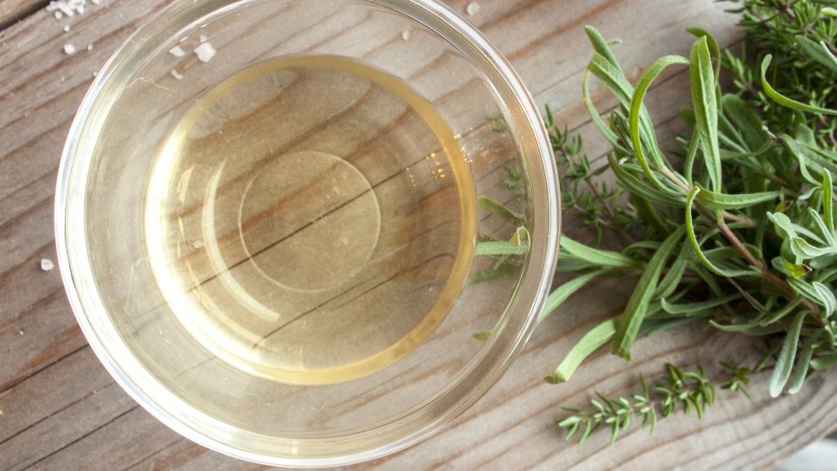 Why You Should Put a Bowl of Vinegar on Your Table This Easter