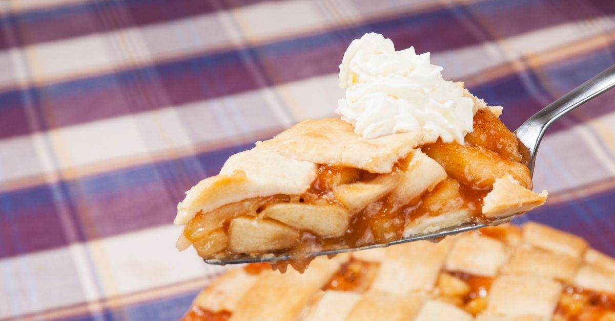 How to Serve Apple Pie: Hot Or Cold? [ + Reheating Tips]