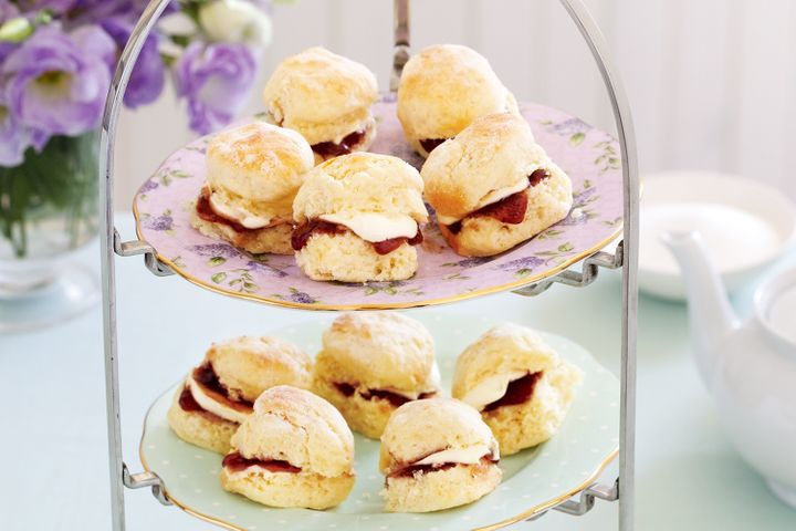 baby scones with jam and cream 41958 1