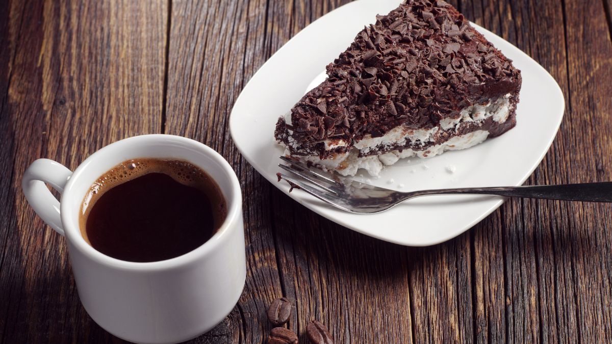 black coffee with chocolate cake