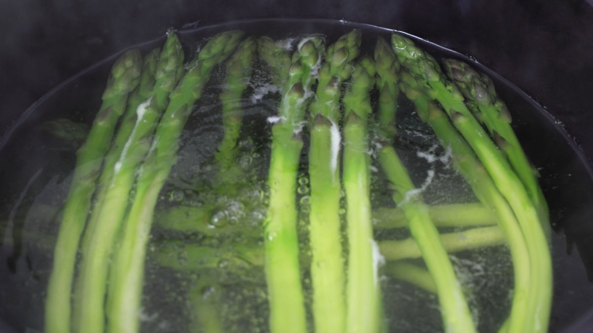 boiling Asparagus