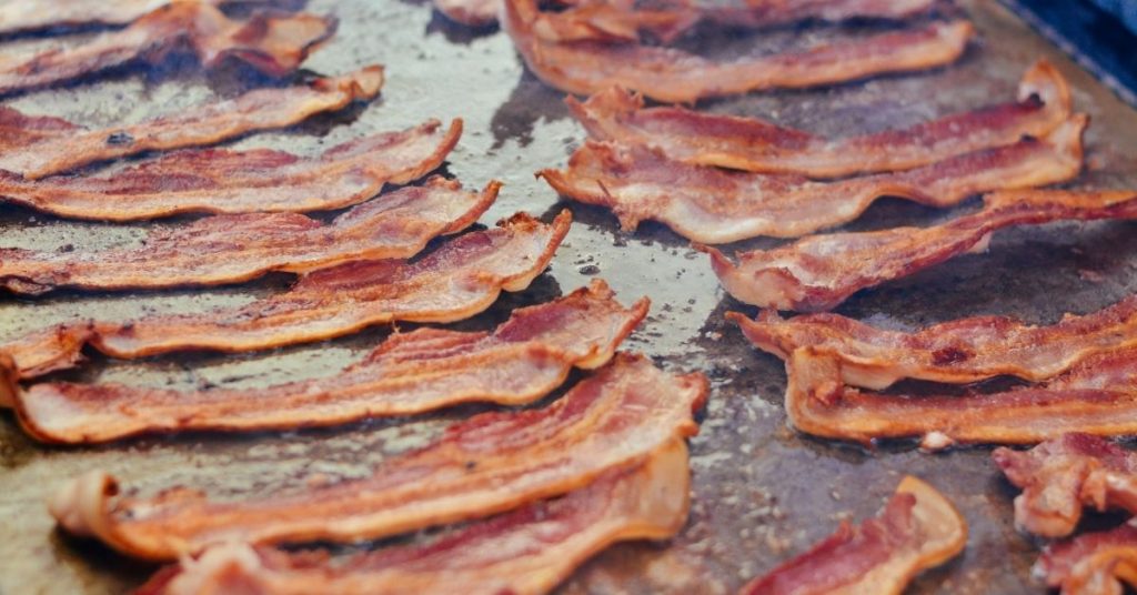 How much bacon per person to bake