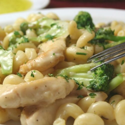chicken and broccoli with pasta