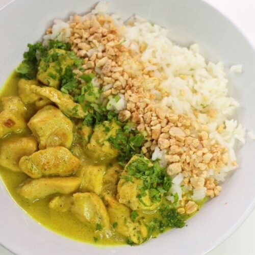 chicken curry and rice with peanuts
