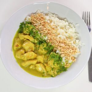 chicken curry and rice with peanuts