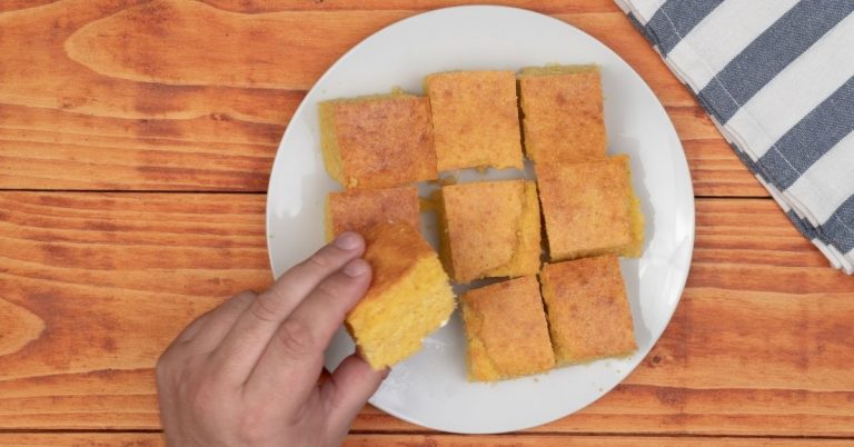Do You Serve Cornbread Hot Or Cold? + Reheating Tips