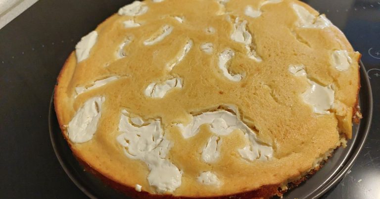 Homemade Cornbread without Cornmeal: Soft & Juicy